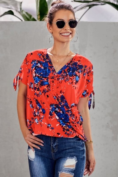 High-Low Floral Twist Front Top - Picture 2 of 9